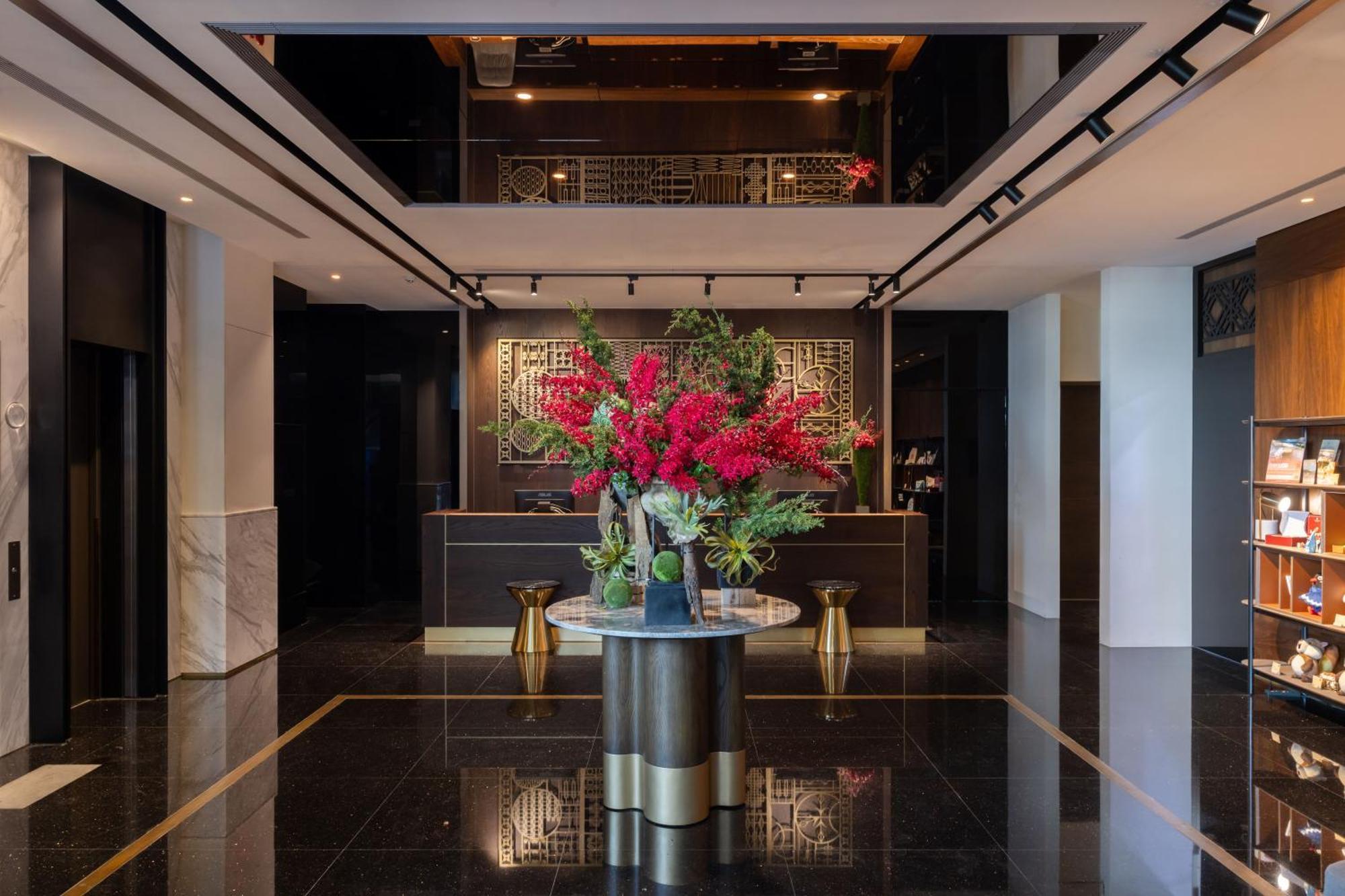Voyage Kaohsiung By Cosmos Oasis Hotel Exterior photo